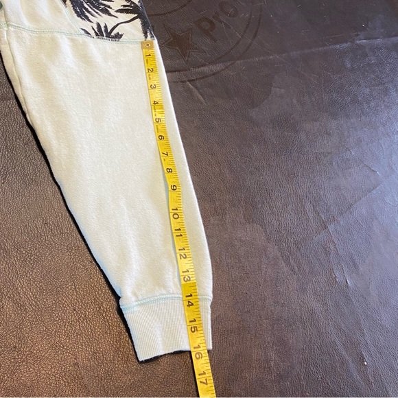 PINK Victoria’s Secret Long Sleeve Sweatshirt with Palm Trees and Dog Logo Sz M - Picture 9 of 9